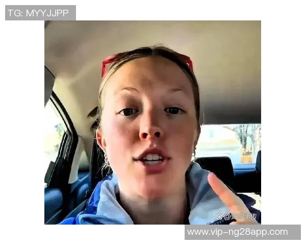 女球迷目击詹姆斯抠鼻瞬间瞬间变脸引发热议